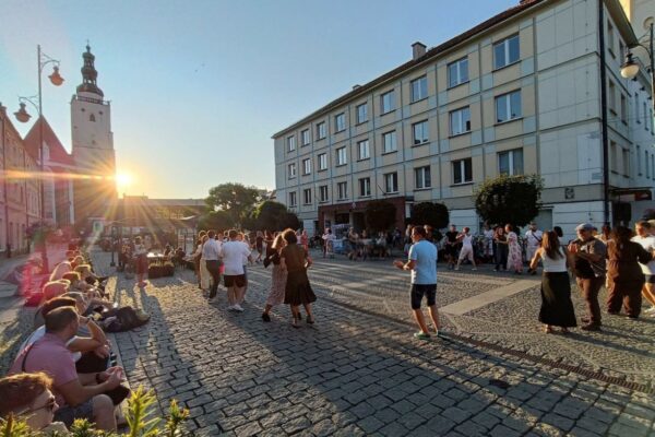 Białoruskość na emigracji: pielęgnowanie tradycji i budowanie wspólnoty